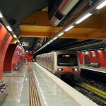 Holargos’tan Atina havaalanına metro seferi bulunmamaktadır