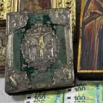 Müzayede görevlisi canlı yayında sahte ürün satmakla suçlandı